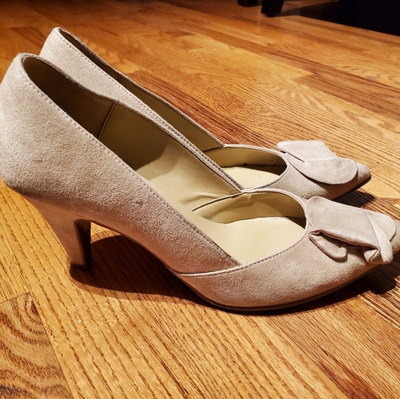 Ladies Shoes - Picture 2 of 11